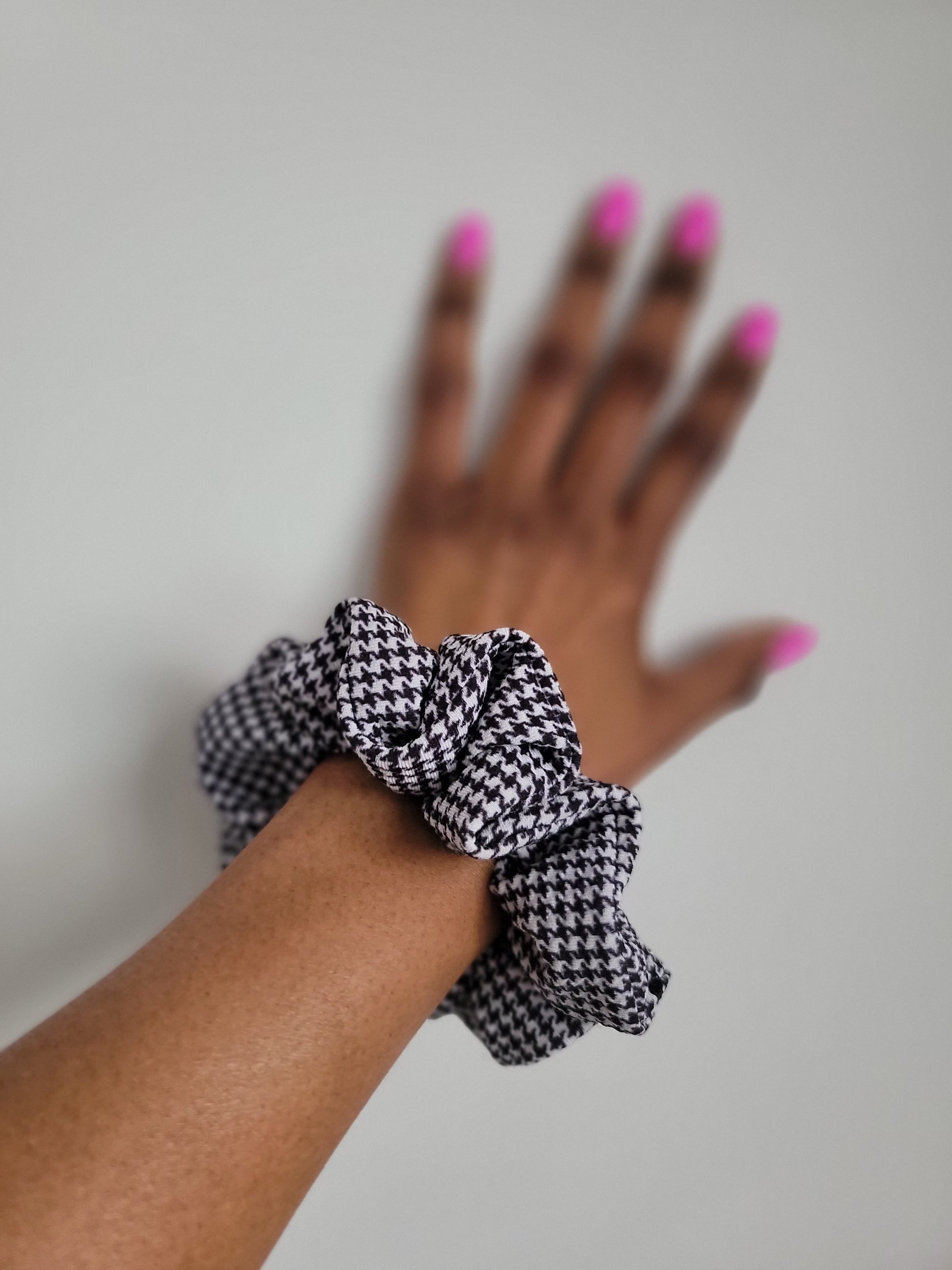 Houndstooth Scrunchie In Black And White - Pink Love Monet